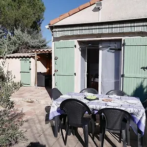 Sous Le Soleil De Provence Petite Maison Au Calme Et Très Bien équipée De 40m2 Avec Wifi -jardin Privé-la Piscine Est Commune à La Résidence Et Ouverte Du 1er Mai Au 30 Septembre De 09h à 21h,en Juillet Et Aout Reservation Uniquement Du Samedi Au Sam Forcalqueiret